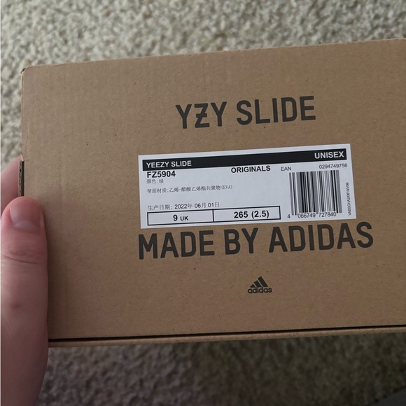 Adidas Yeezy slides - Picture 7 of 7